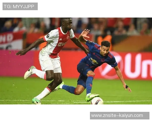 马卡分析吉梅内斯复出后防线组合的稳定性与潜力 马卡分析吉梅内斯复出后防线组合的稳定性与潜力