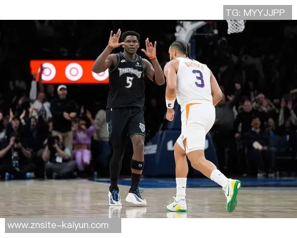 爱德华兹首节表现出色7投5中斩获12分并贡献1次抢断